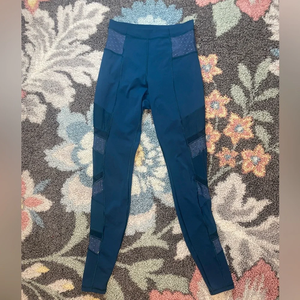 LULULEMON *rare* Just Breathe mesh Pant Alberta lake size 4